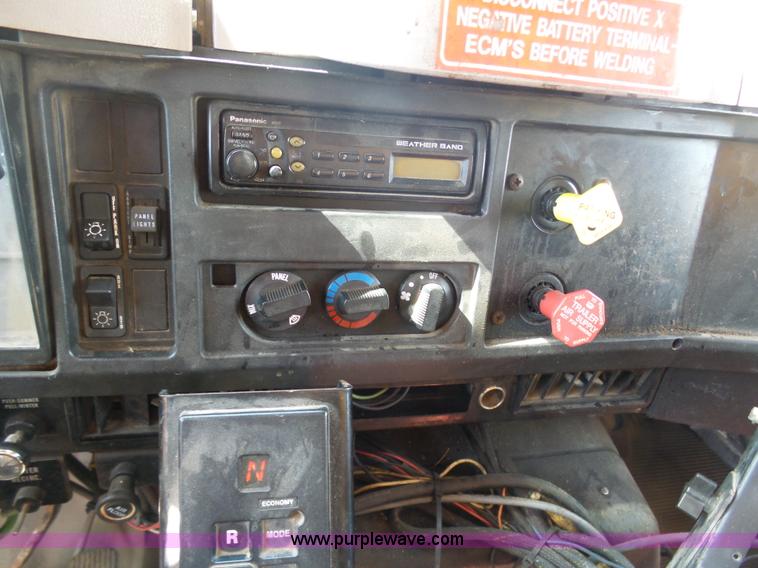 image for item BH9388 2000 International 4900 dump truck