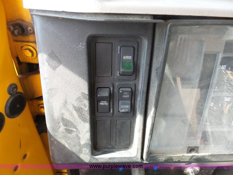 image for item BH9388 2000 International 4900 dump truck