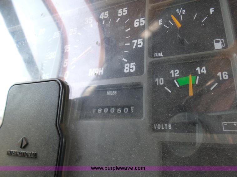 image for item BH9388 2000 International 4900 dump truck