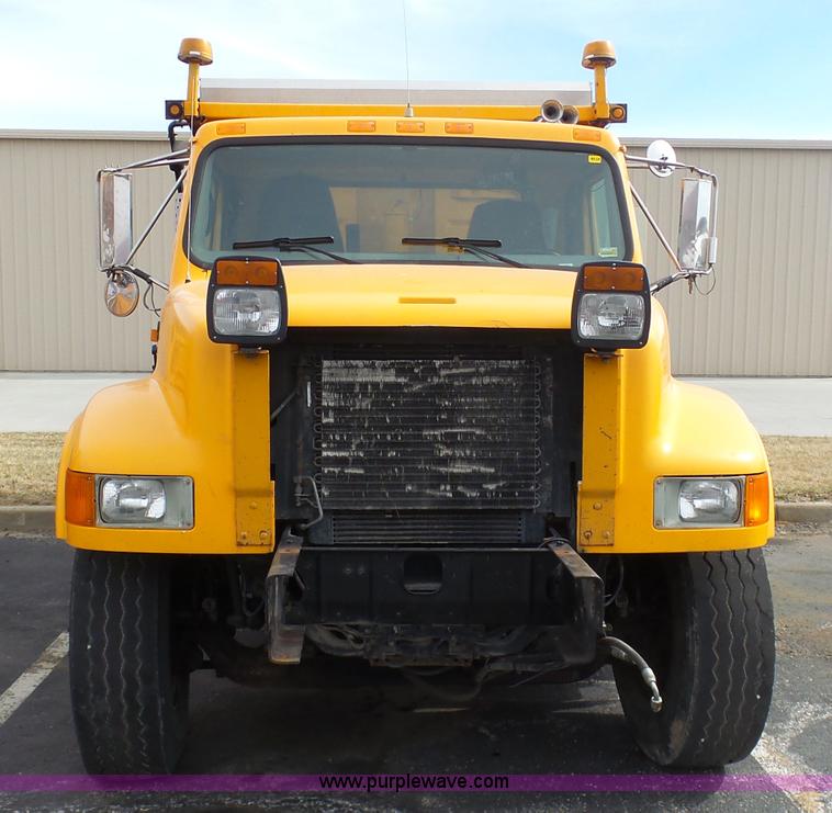 image for item BH9398 2002 International 4900 dump truck