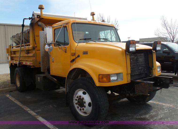 image for item BH9398 2002 International 4900 dump truck