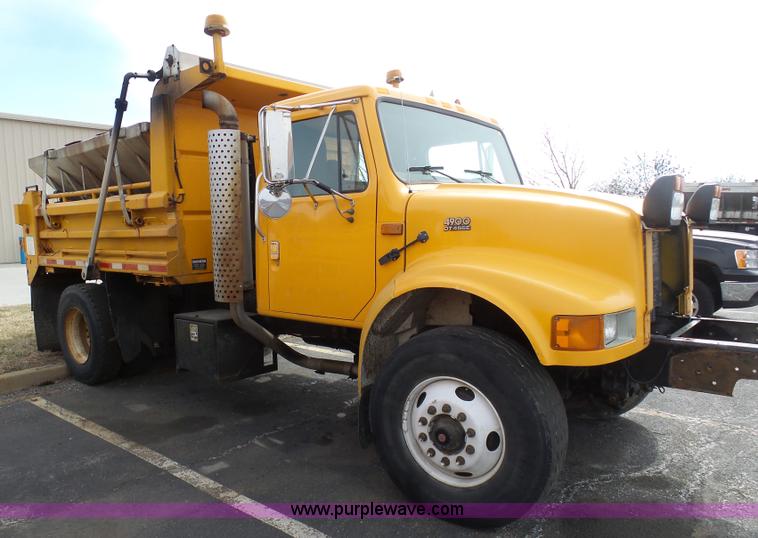 image for item BH9398 2002 International 4900 dump truck