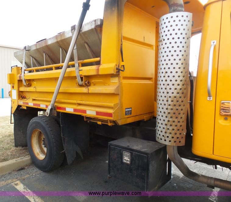 image for item BH9398 2002 International 4900 dump truck