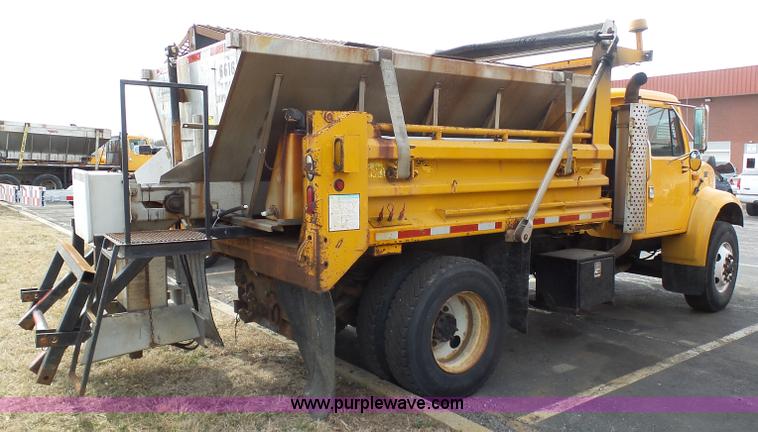 image for item BH9398 2002 International 4900 dump truck