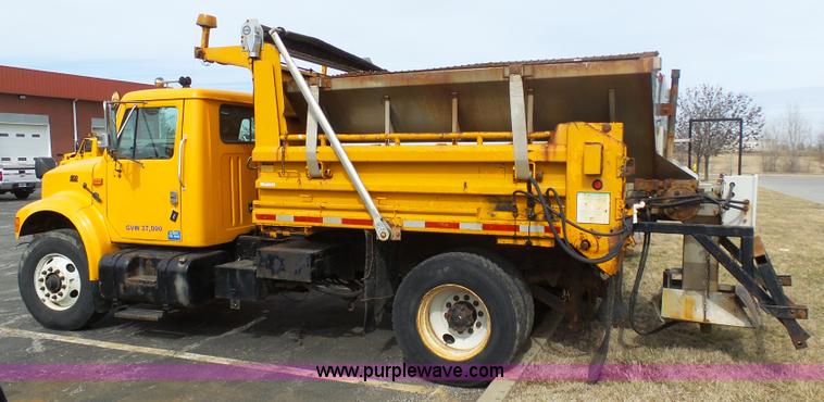 image for item BH9398 2002 International 4900 dump truck
