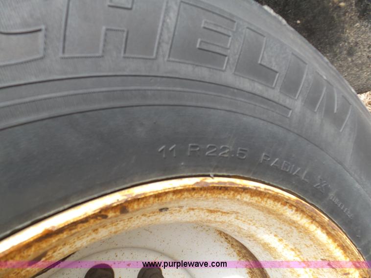 image for item BH9398 2002 International 4900 dump truck