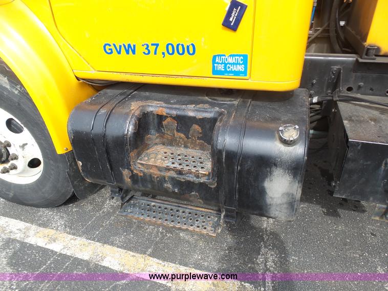 image for item BH9398 2002 International 4900 dump truck