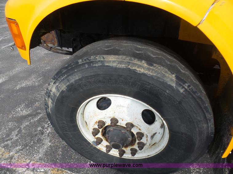 image for item BH9398 2002 International 4900 dump truck