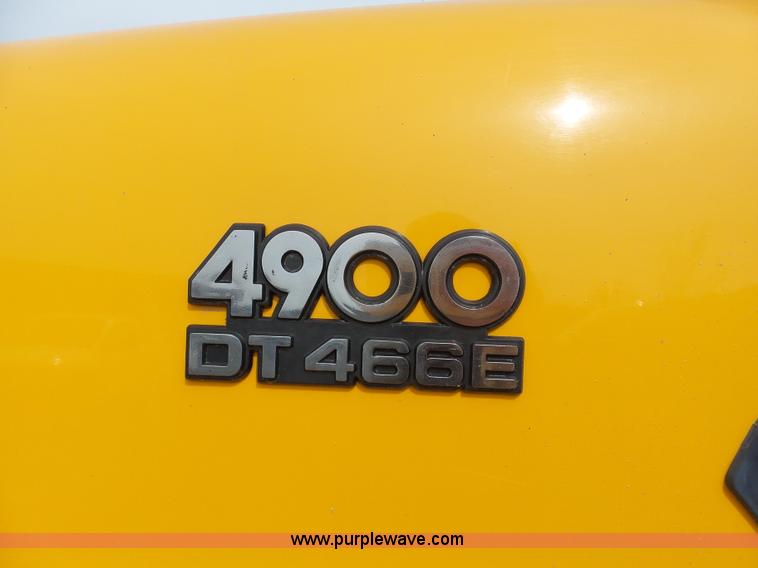 image for item BH9398 2002 International 4900 dump truck