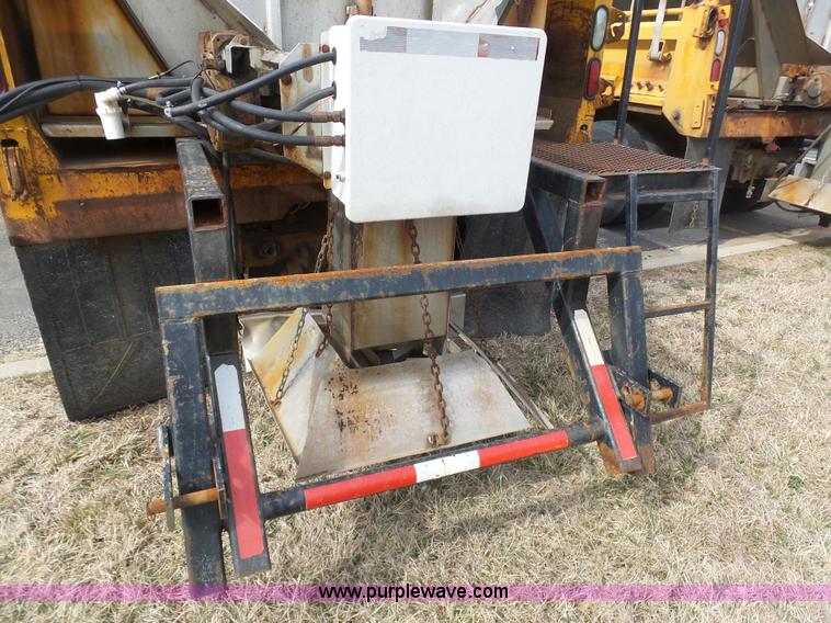 image for item BH9398 2002 International 4900 dump truck