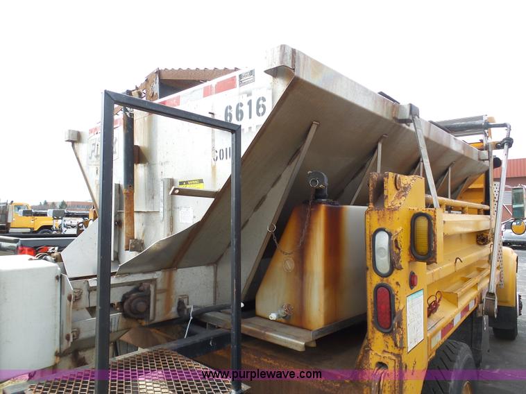 image for item BH9398 2002 International 4900 dump truck