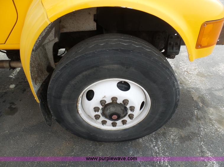 image for item BH9398 2002 International 4900 dump truck