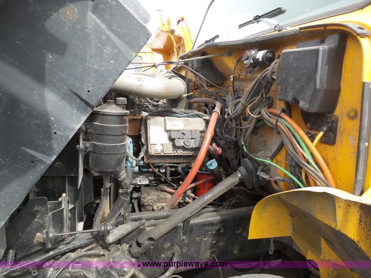 image for item BH9398 2002 International 4900 dump truck