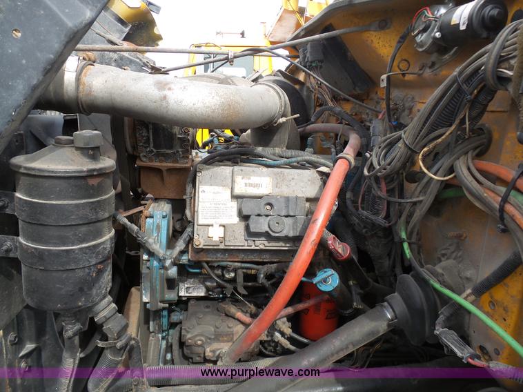 image for item BH9398 2002 International 4900 dump truck