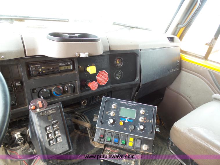 image for item BH9398 2002 International 4900 dump truck