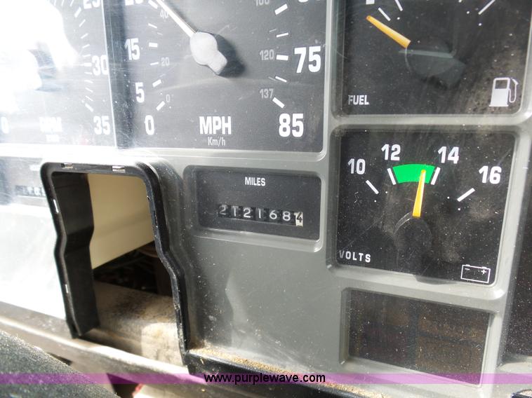 image for item BH9398 2002 International 4900 dump truck