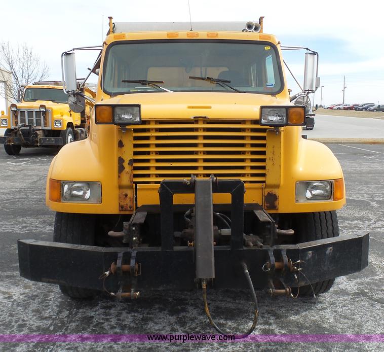 image for item BH9400 2001 International 4900 dump truck