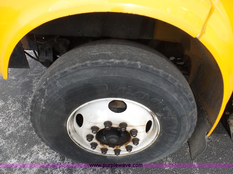 image for item BH9400 2001 International 4900 dump truck