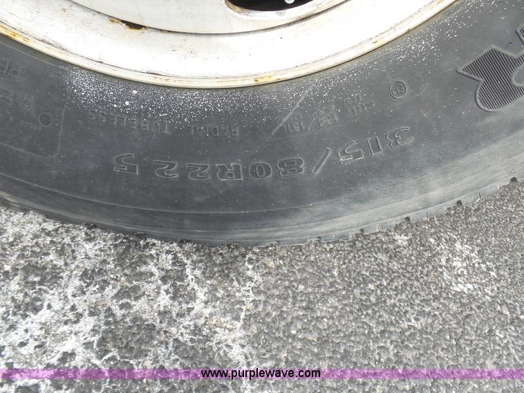 image for item BH9400 2001 International 4900 dump truck