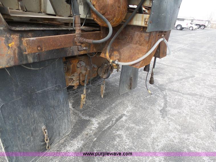 image for item BH9400 2001 International 4900 dump truck