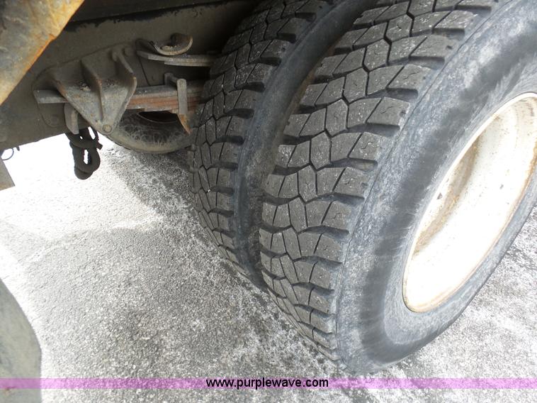 image for item BH9400 2001 International 4900 dump truck