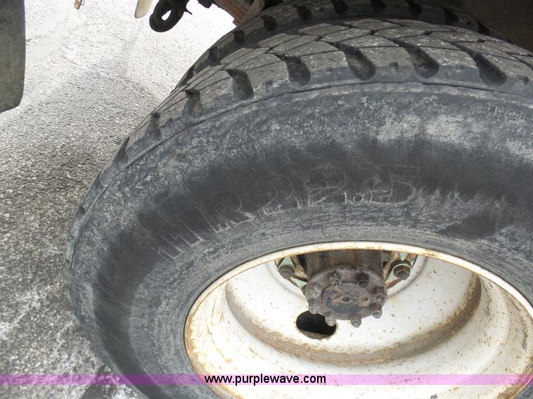 image for item BH9400 2001 International 4900 dump truck