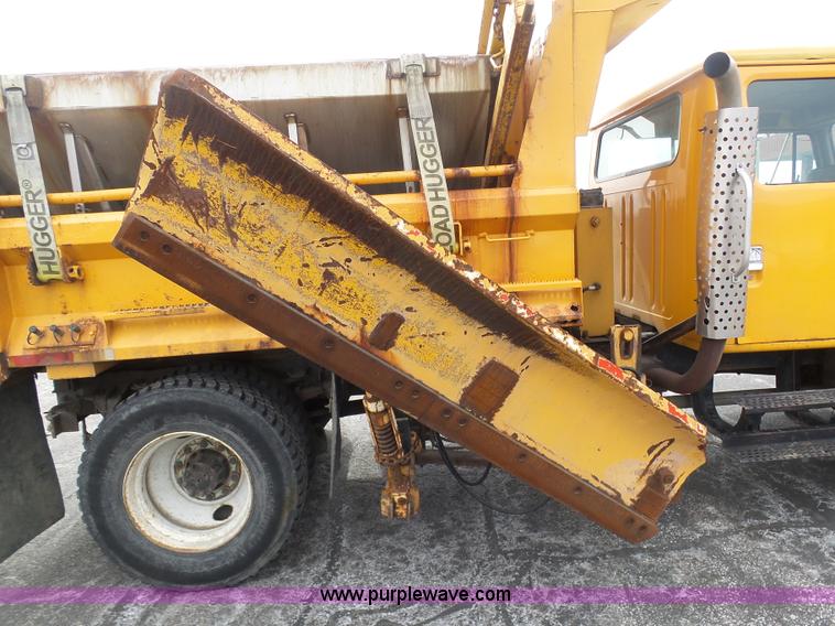 image for item BH9400 2001 International 4900 dump truck