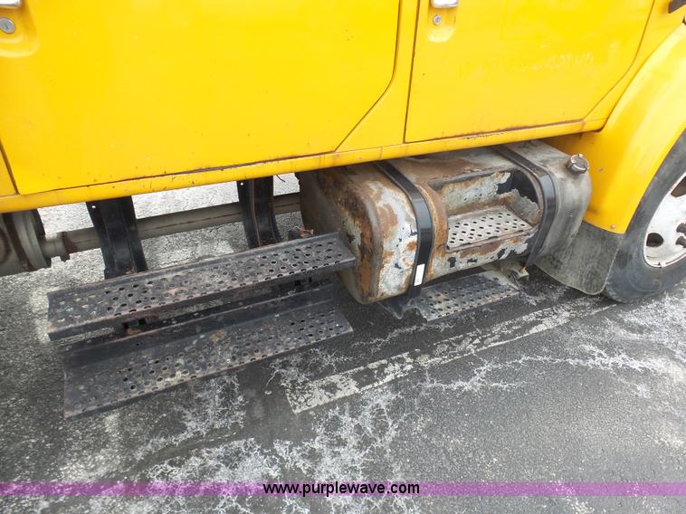 image for item BH9400 2001 International 4900 dump truck