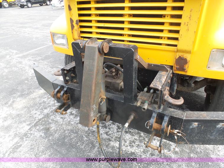 image for item BH9400 2001 International 4900 dump truck