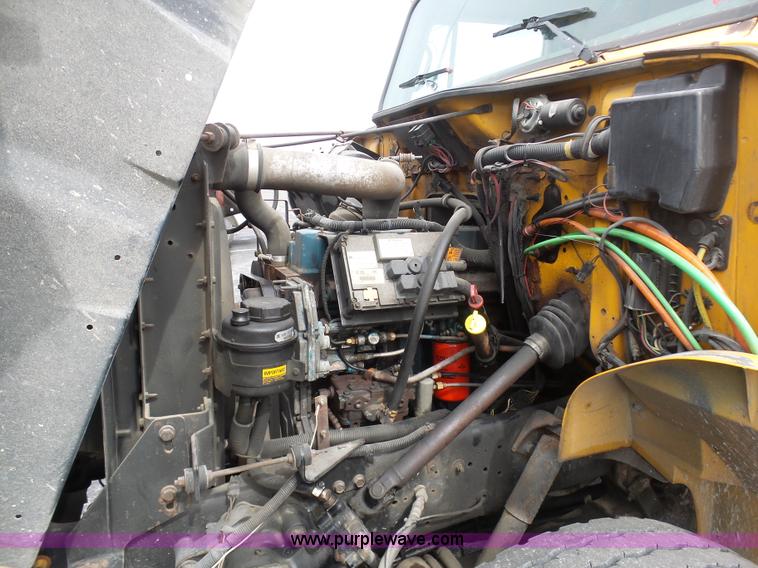 image for item BH9400 2001 International 4900 dump truck