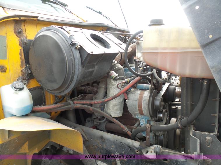 image for item BH9400 2001 International 4900 dump truck