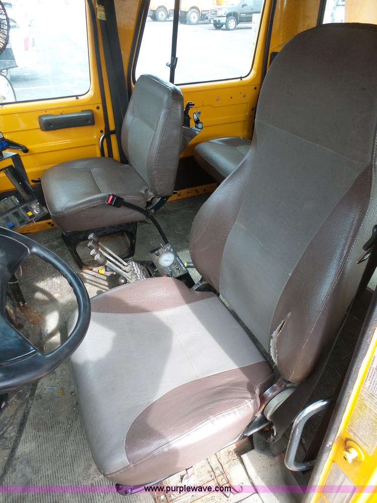 image for item BH9400 2001 International 4900 dump truck