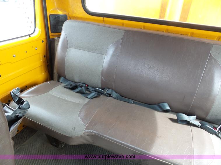 image for item BH9400 2001 International 4900 dump truck