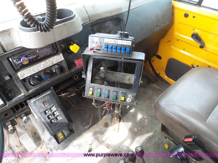 image for item BH9400 2001 International 4900 dump truck