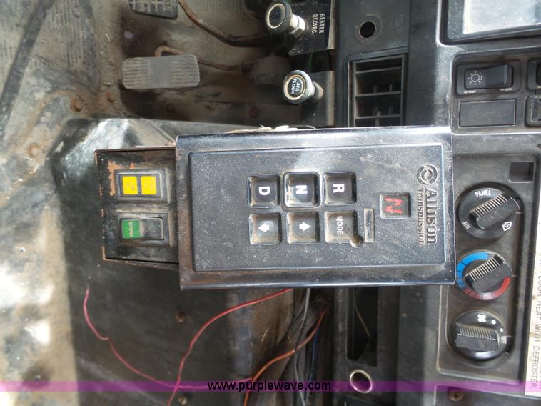 image for item BH9400 2001 International 4900 dump truck