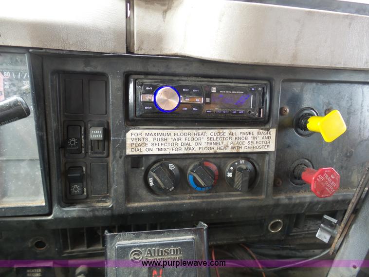 image for item BH9400 2001 International 4900 dump truck