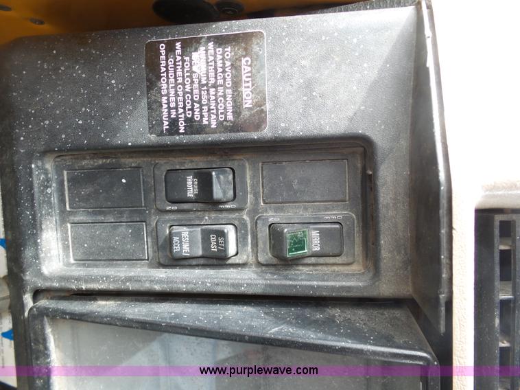 image for item BH9400 2001 International 4900 dump truck