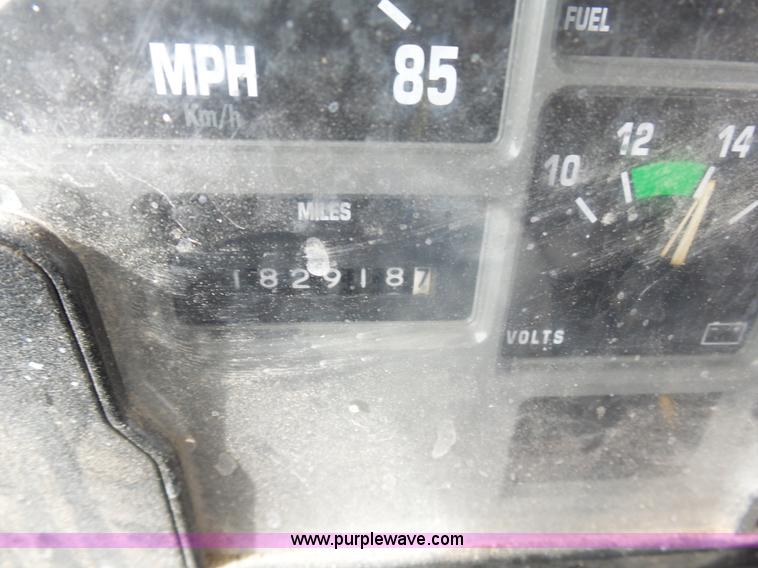 image for item BH9400 2001 International 4900 dump truck