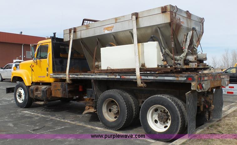 image for item BH9402 2002 International F2554 flatbed truck