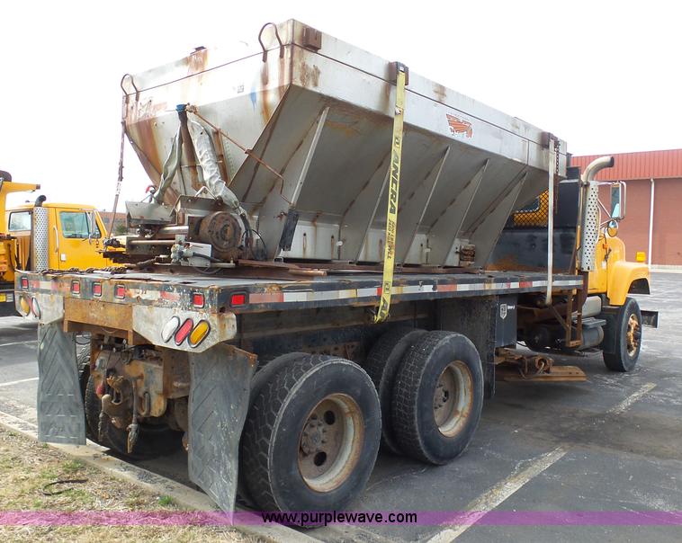 image for item BH9402 2002 International F2554 flatbed truck