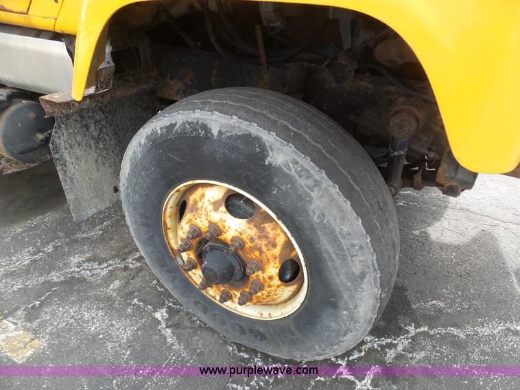 image for item BH9402 2002 International F2554 flatbed truck