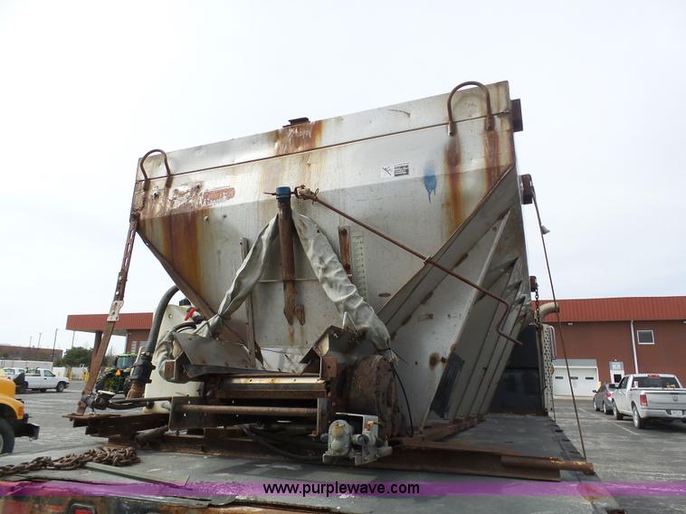 image for item BH9402 2002 International F2554 flatbed truck