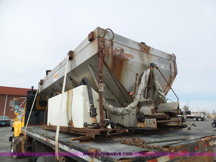 image for item BH9402 2002 International F2554 flatbed truck