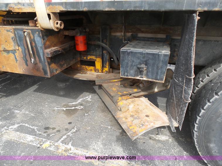 image for item BH9402 2002 International F2554 flatbed truck