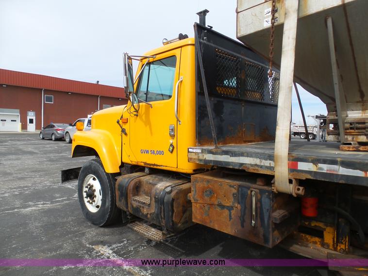image for item BH9402 2002 International F2554 flatbed truck