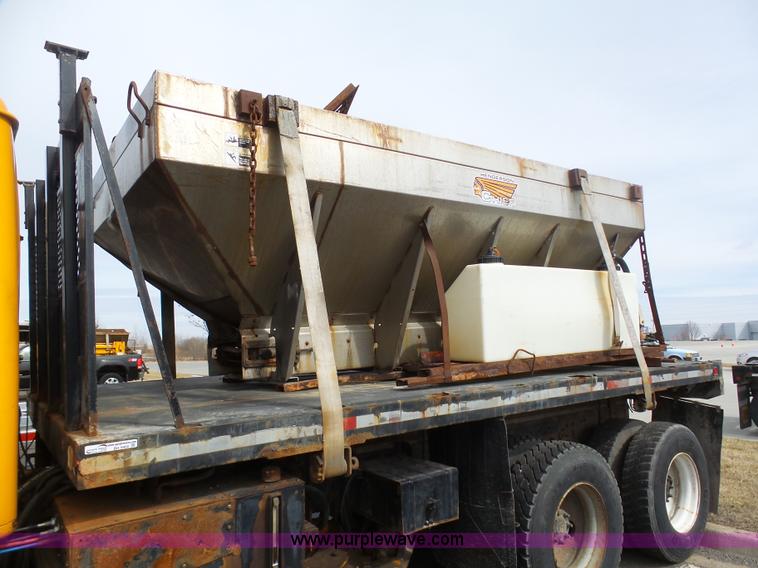 image for item BH9402 2002 International F2554 flatbed truck