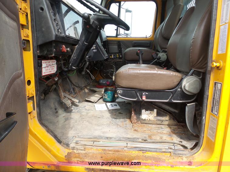 image for item BH9402 2002 International F2554 flatbed truck