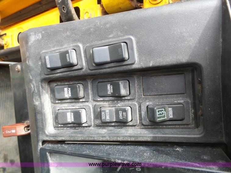 image for item BH9402 2002 International F2554 flatbed truck