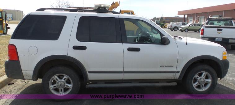 image for item BH9404 2004 Ford Explorer SUV