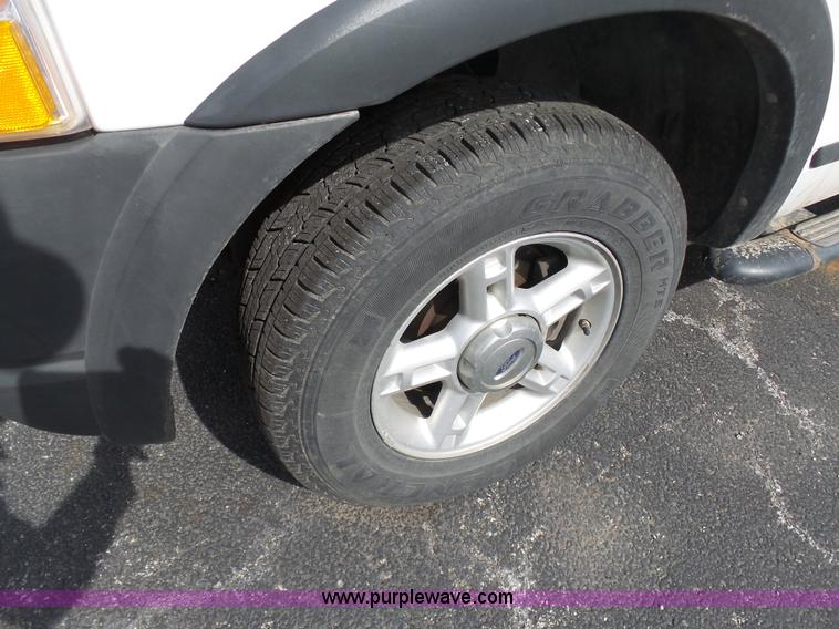 image for item BH9404 2004 Ford Explorer SUV